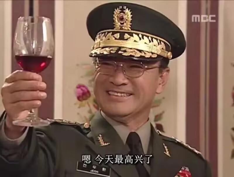 小将举杯